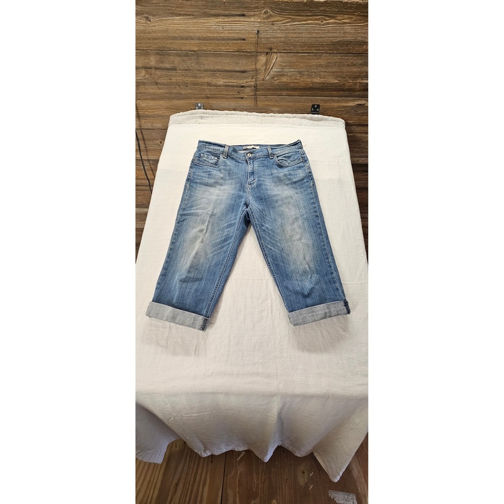 Levis Womens 14 Medium Wash Denim Capri Jeans Cuffed Cropped Mid Rise Stretch